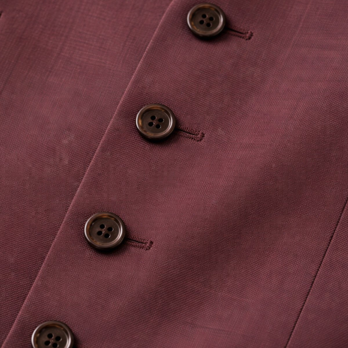 Garnitur męski trzyczęściowy – dopasowany krój - Arkadya Outlet - Men Suit