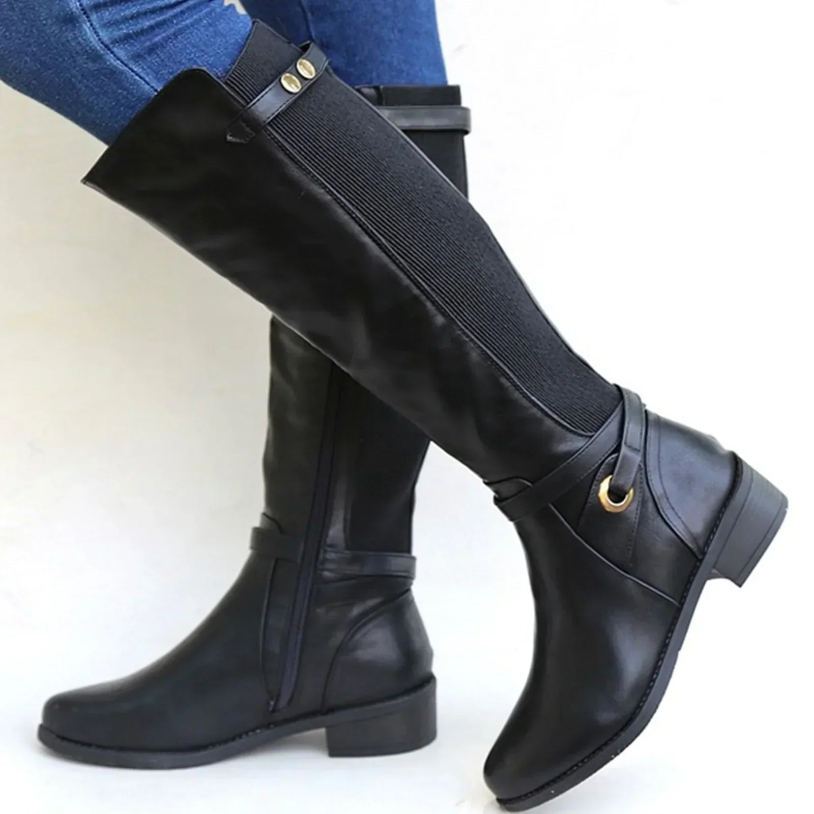 Kozaki damskie do łydki z regulowanym zapięciem i podeszwą antypoślizgową - Arkadya Outlet - Women Shoes