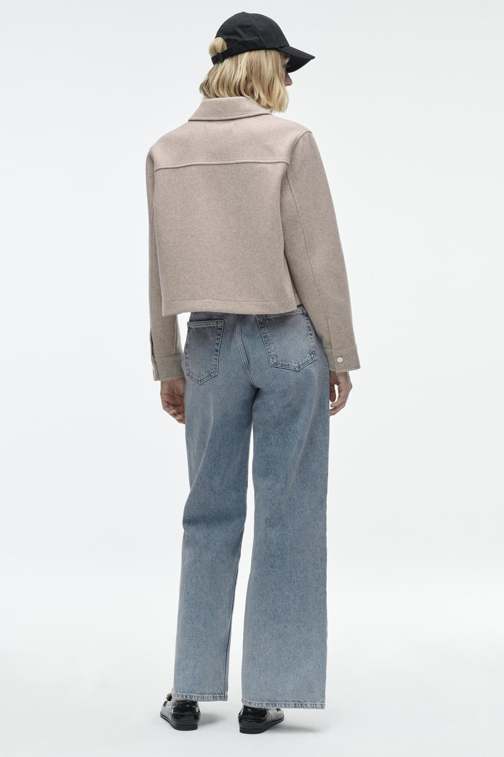 Kurtka damska krótka dopasowana – kołnierz, kieszenie - Arkadya Outlet - Women Jacket