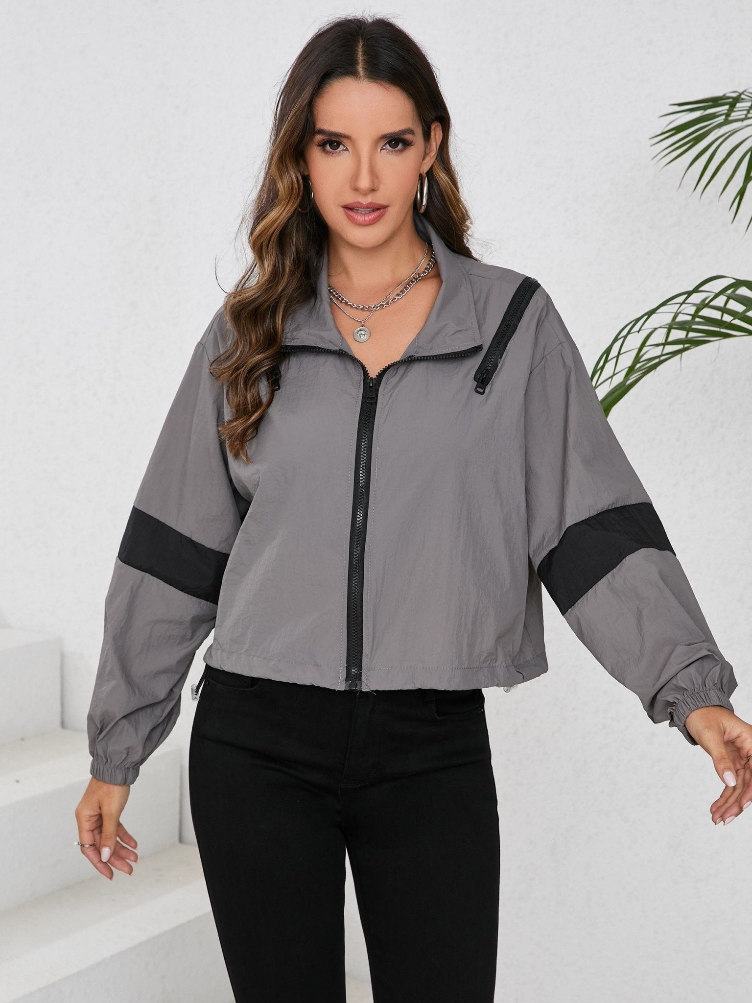 Kurtka damska krótka – zamek, paski, dopasowana - Arkadya Outlet - Women Jacket