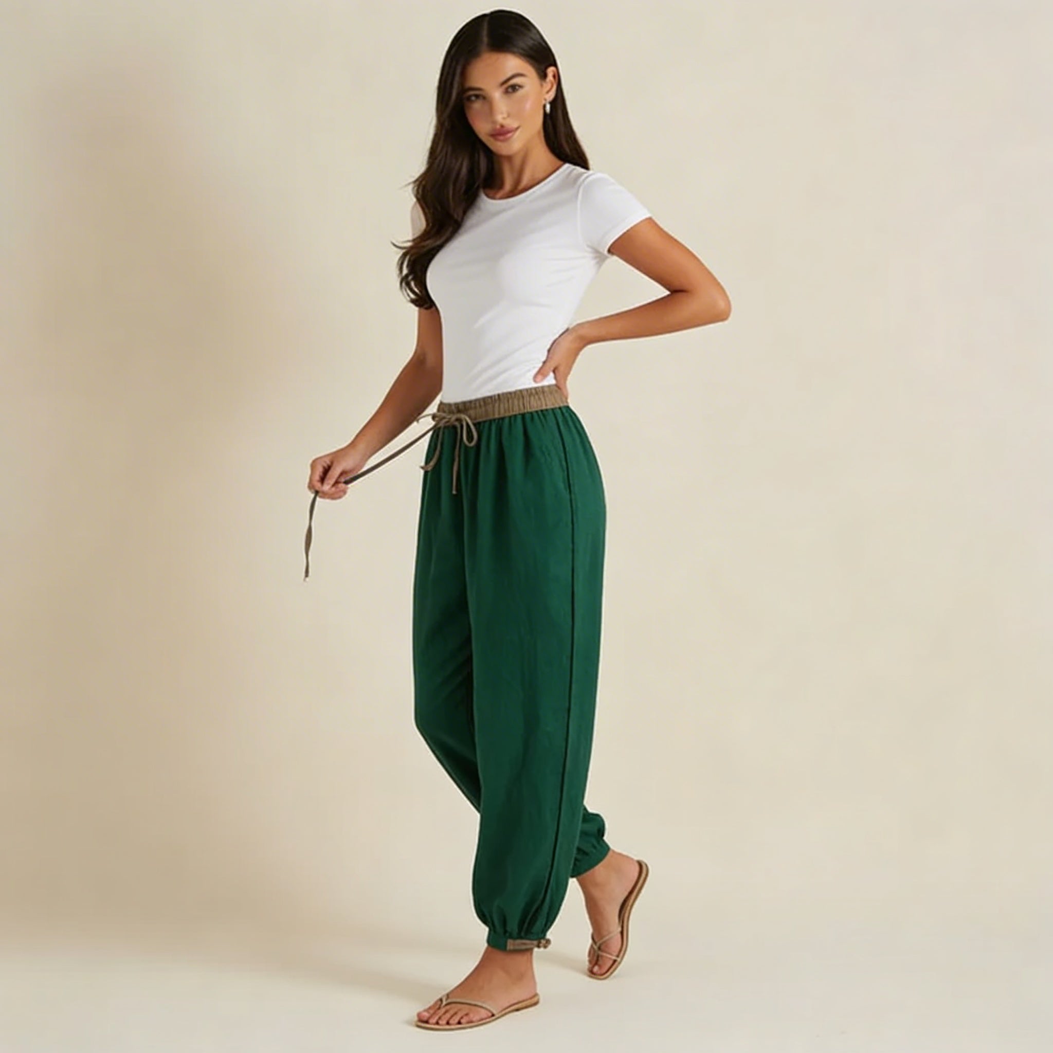 Lniane spodnie damskie – luźny krój, regulowane mankiety - Arkadya Outlet - Women Pants