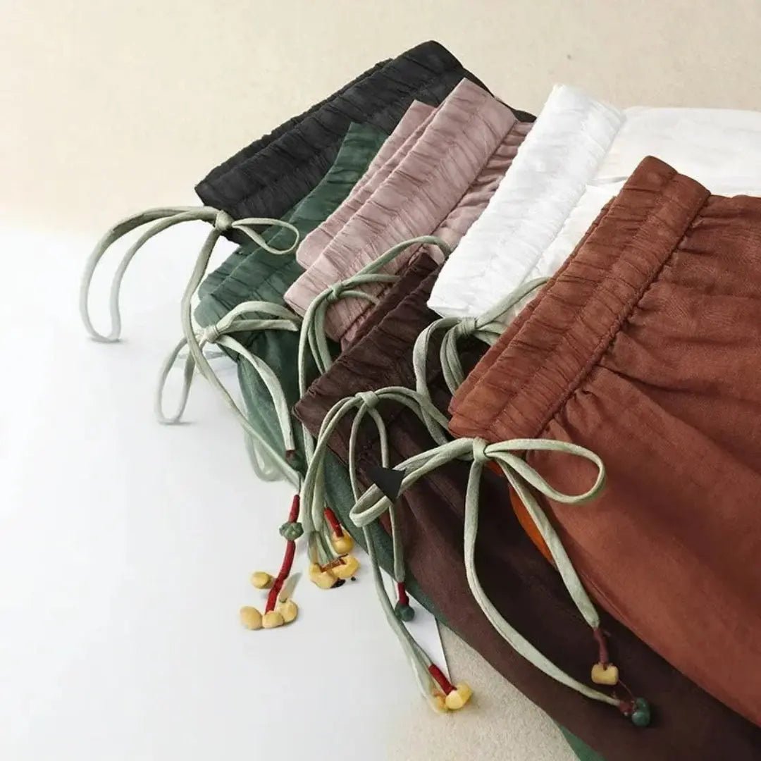 Lniane spodnie damskie – luźny krój, zwężana nogawka, kieszenie - Arkadya Outlet - Women Pants