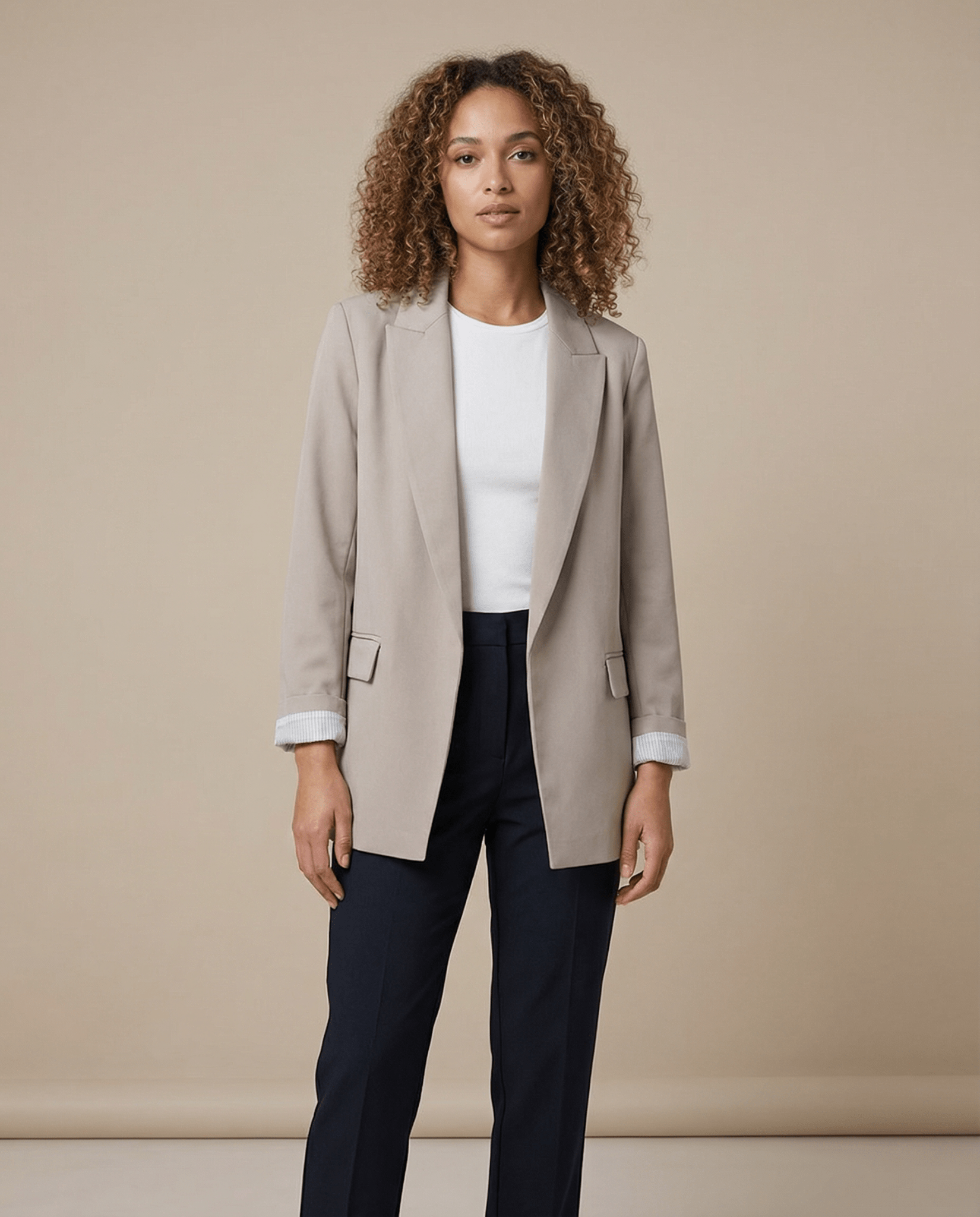 Marynarka damska oversize – długi rękaw, luźny krój - Arkadya Outlet - Women Blazer