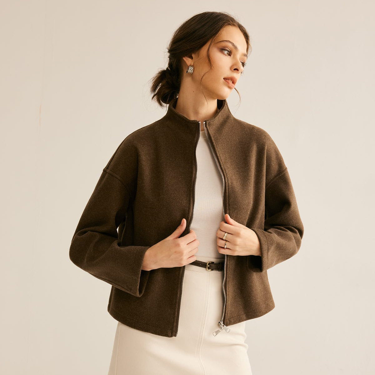 Płaszcz damski krótki ze stójką i zamkiem - Arkadya Outlet - Women Coat