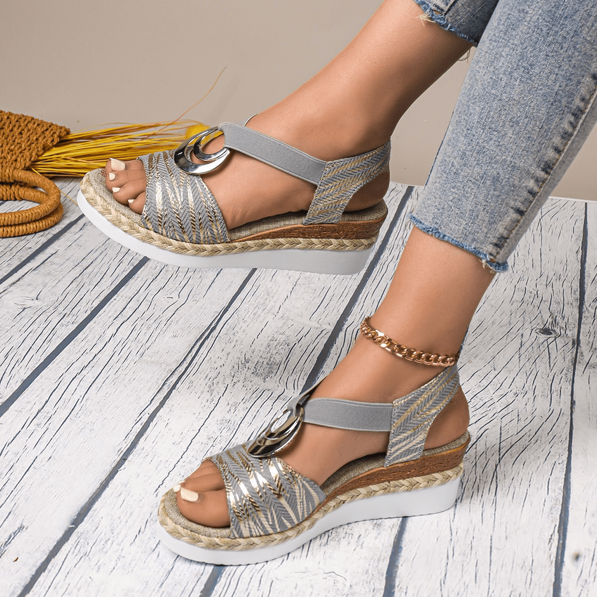 Sandały damskie na koturnie – pasek na kostce, platforma - Arkadya Outlet - Women Sandals