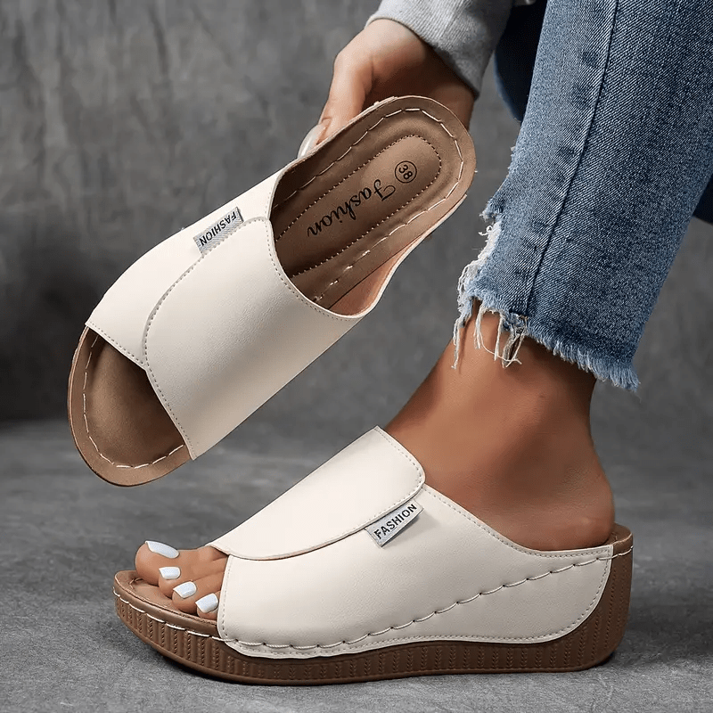 Sandały damskie wsuwane na koturnie – odkryty nosek - Arkadya Outlet - Women Sandals