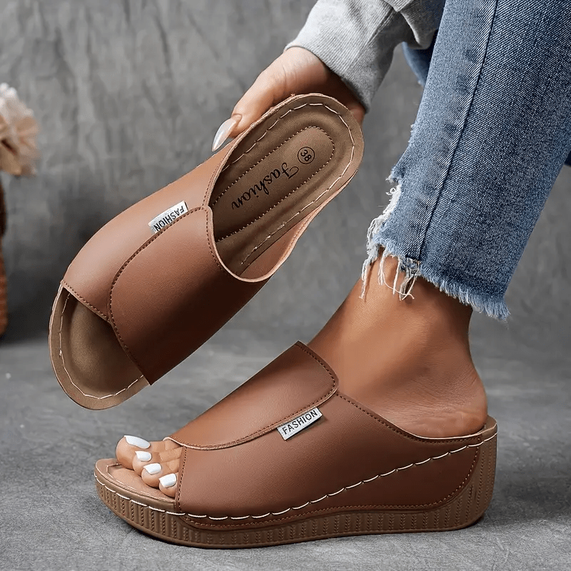 Sandały damskie wsuwane na koturnie – odkryty nosek - Arkadya Outlet - Women Sandals