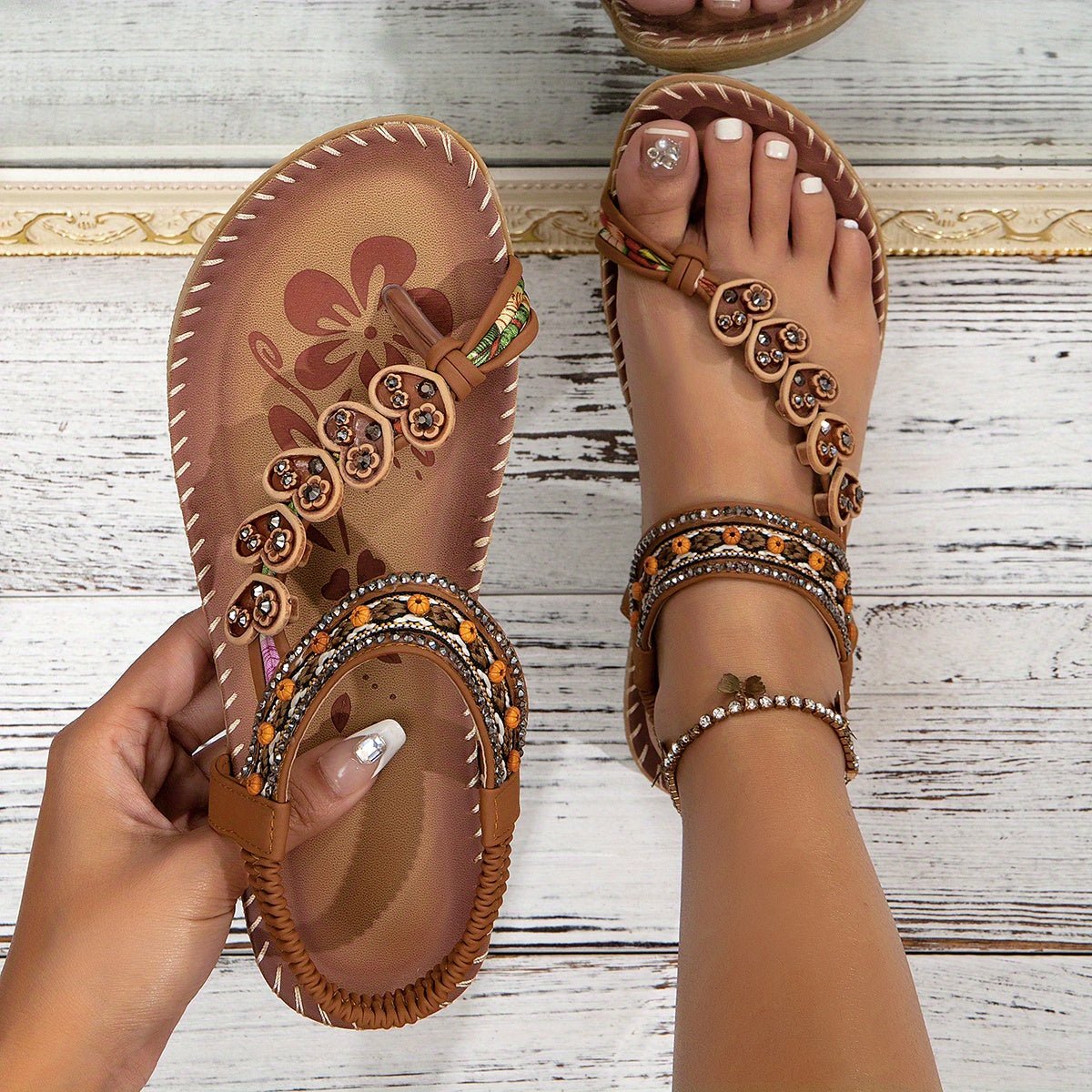 Sandały damskie wsuwane – odkryte palce, płaska podeszwa - Arkadya Outlet - Women Sandals
