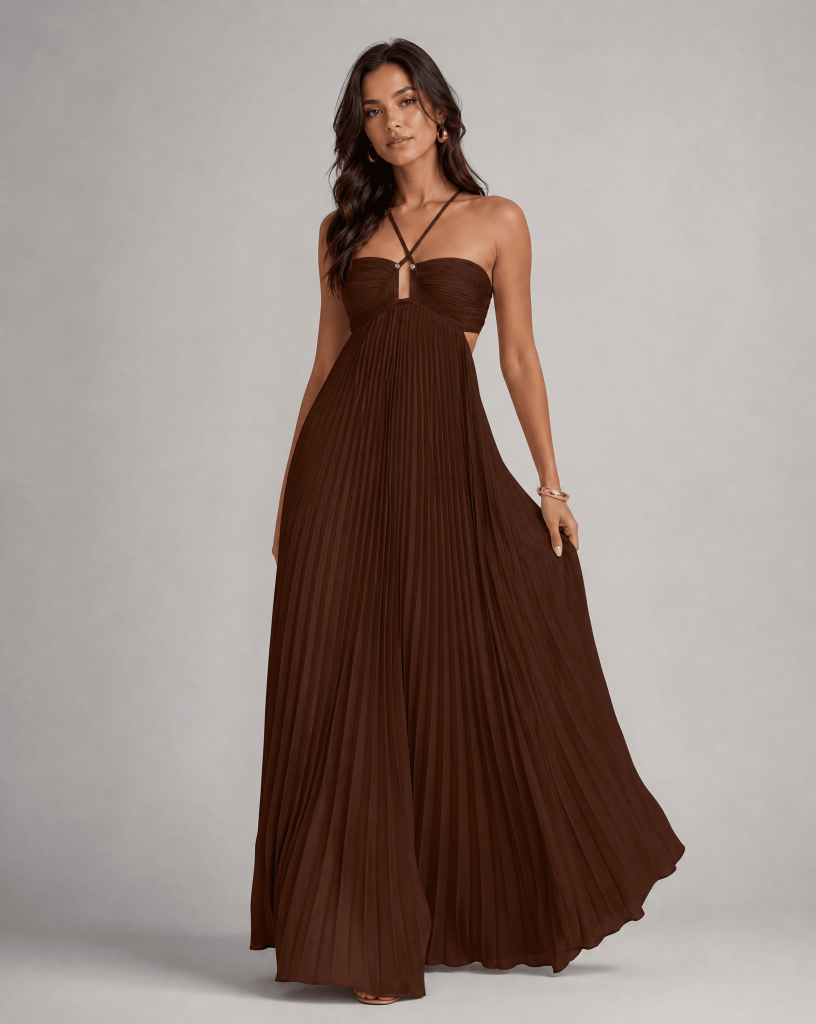 Sukienka maxi plisowana halter z odkrytymi plecami - Arkadya Outlet - Women Maxi Dress