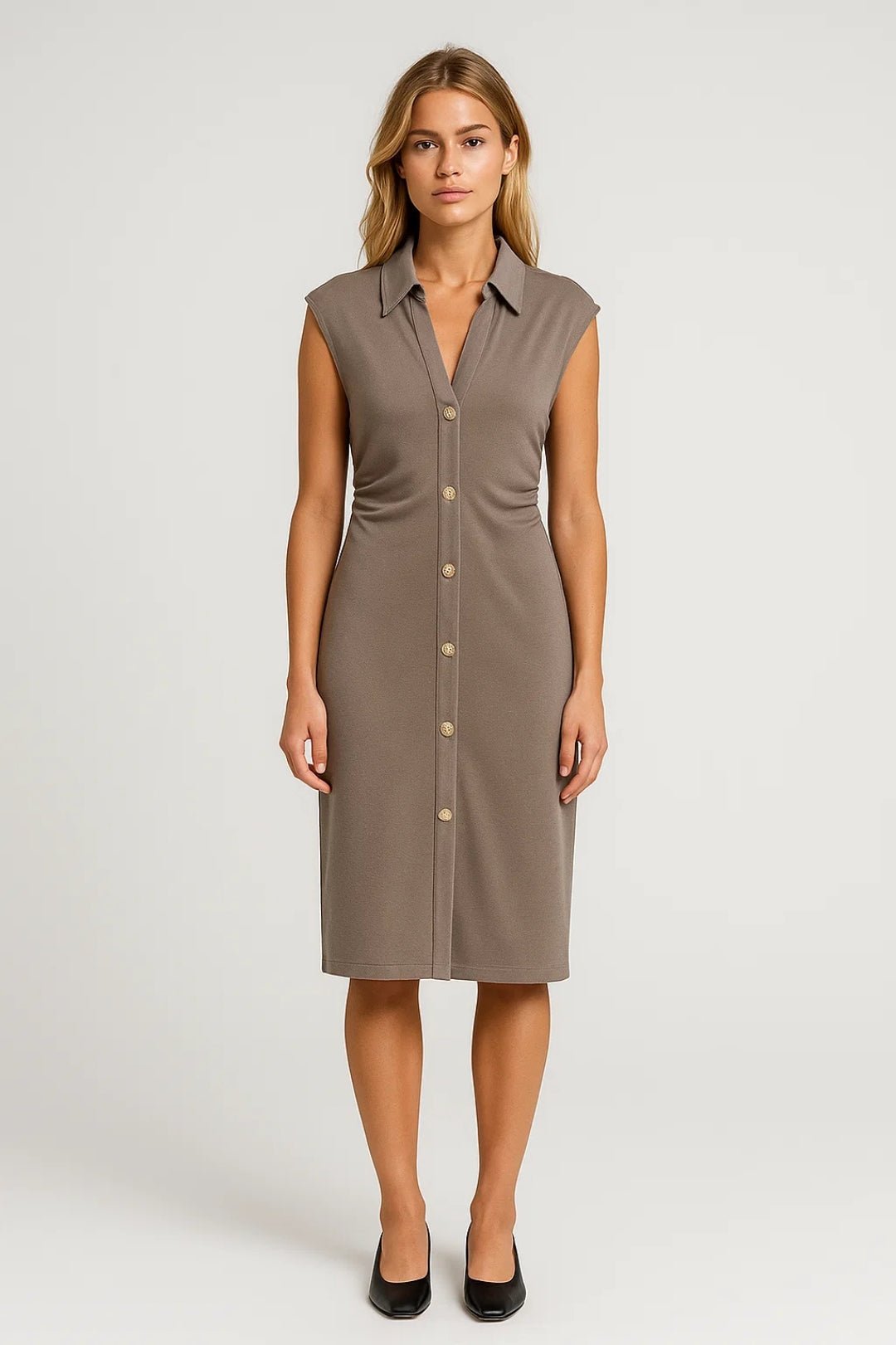 Sukienka midi damska – stójka, guziki, bez rękawów - Arkadya Outlet - Women Midi Dress