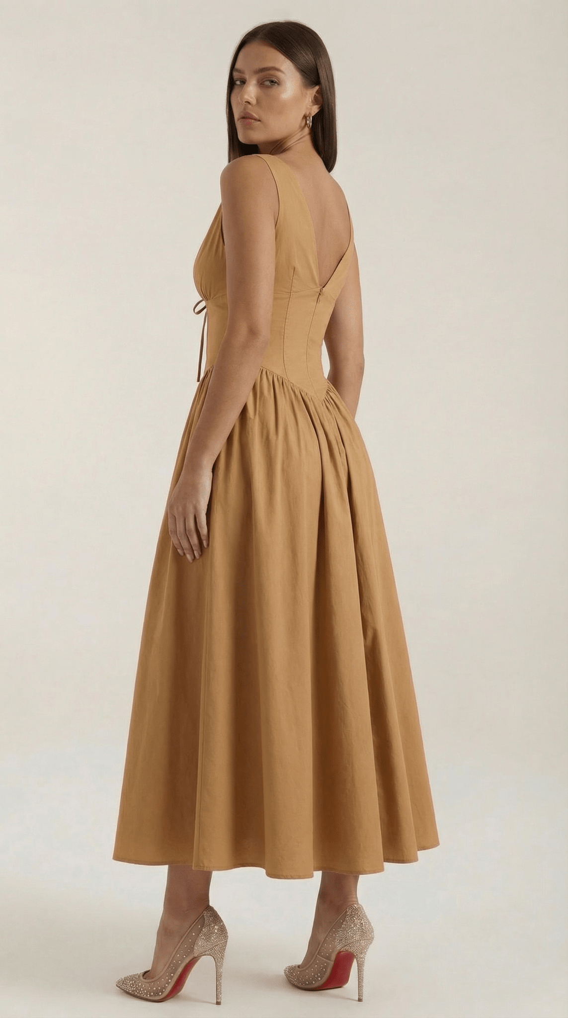 Sukienka midi dekolt V – dopasowana góra, marszczony dół - Arkadya Outlet - Women Midi Dress