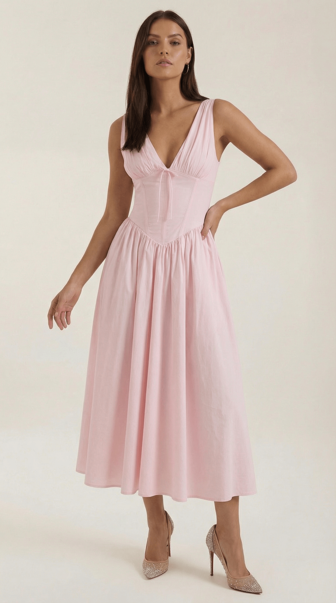 Sukienka midi dekolt V – dopasowana góra, marszczony dół - Arkadya Outlet - Women Midi Dress