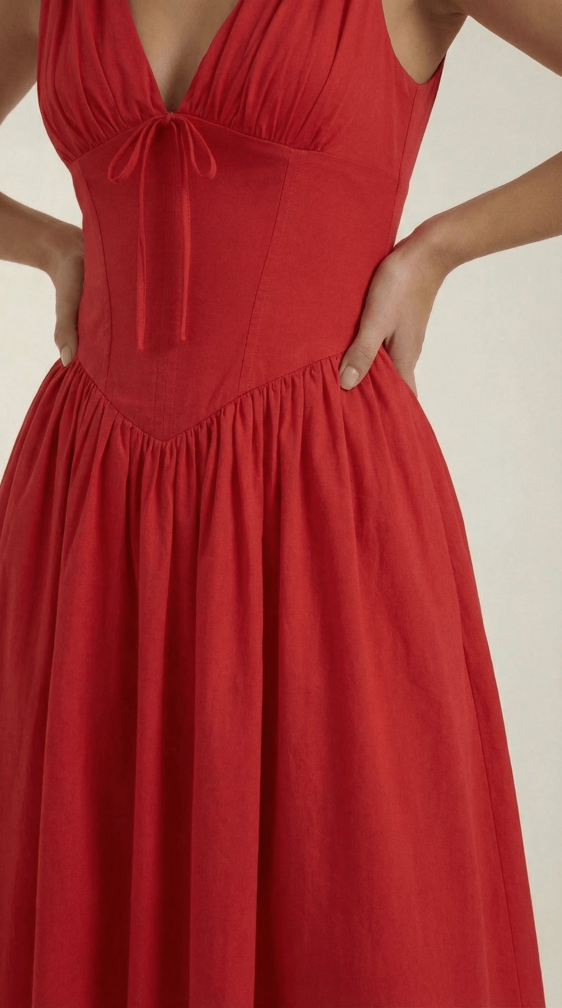 Sukienka midi dekolt V – dopasowana góra, marszczony dół - Arkadya Outlet - Women Midi Dress