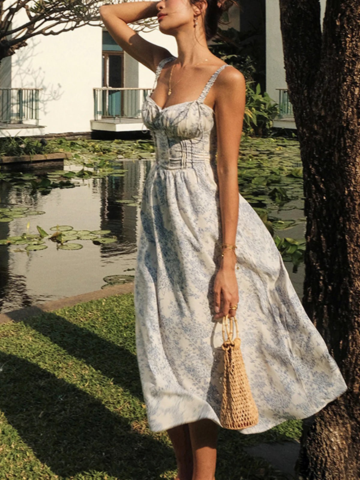 Sukienka midi w kwiaty z gorsetową górą - Arkadya Outlet - Women Midi Dress
