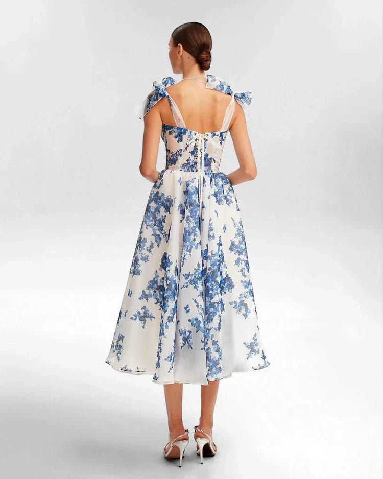 Sukienka midi z dekoltem w serce i gorsetowym tyłem - Arkadya Outlet - Women Midi Dress