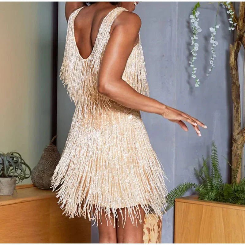 Sukienka mini damska – cekiny, detal z piór - Arkadya Outlet - Women Mini Dress