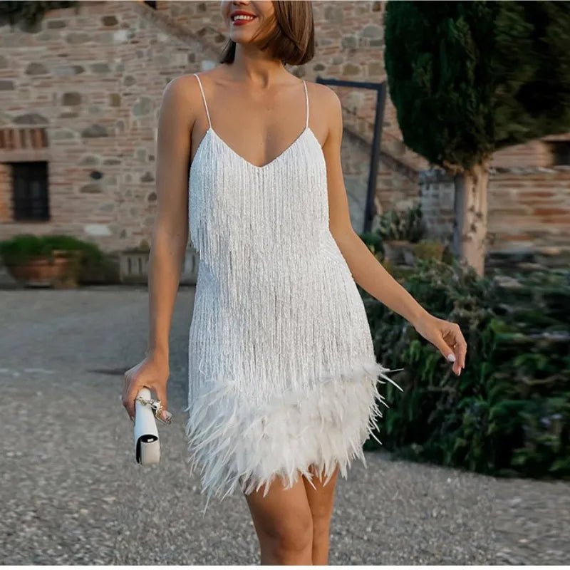 Sukienka mini damska – cekiny, detal z piór - Arkadya Outlet - Women Mini Dress
