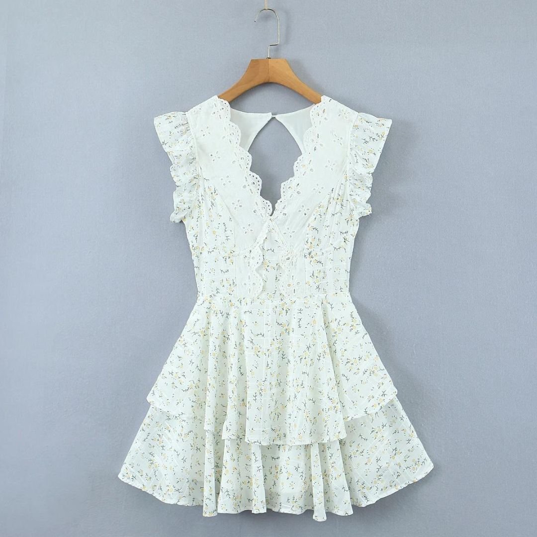 Sukienka mini z haftem ażurowym i dekoltem V - Arkadya Outlet - Women Mini Dress