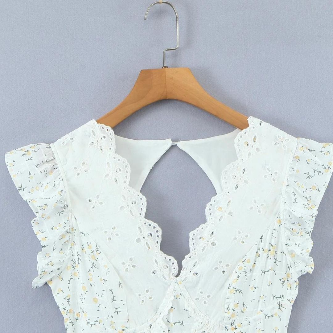 Sukienka mini z haftem ażurowym i dekoltem V - Arkadya Outlet - Women Mini Dress