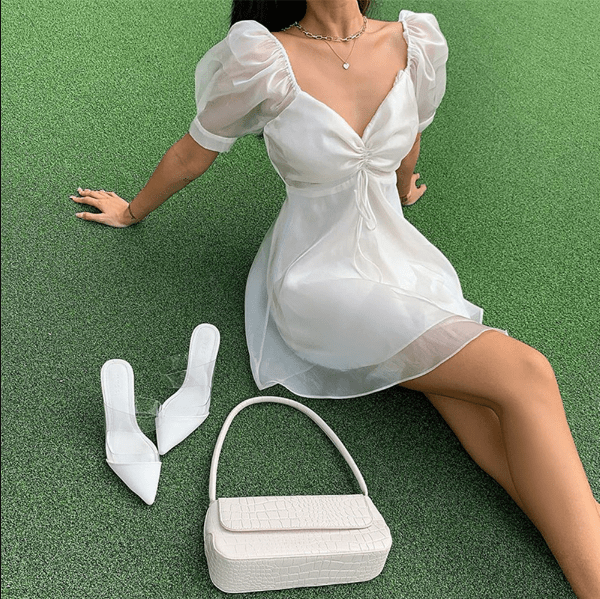 Sukienka z kryształowymi zdobieniami i dekoltem V - Arkadya Outlet - Women Mini Dress
