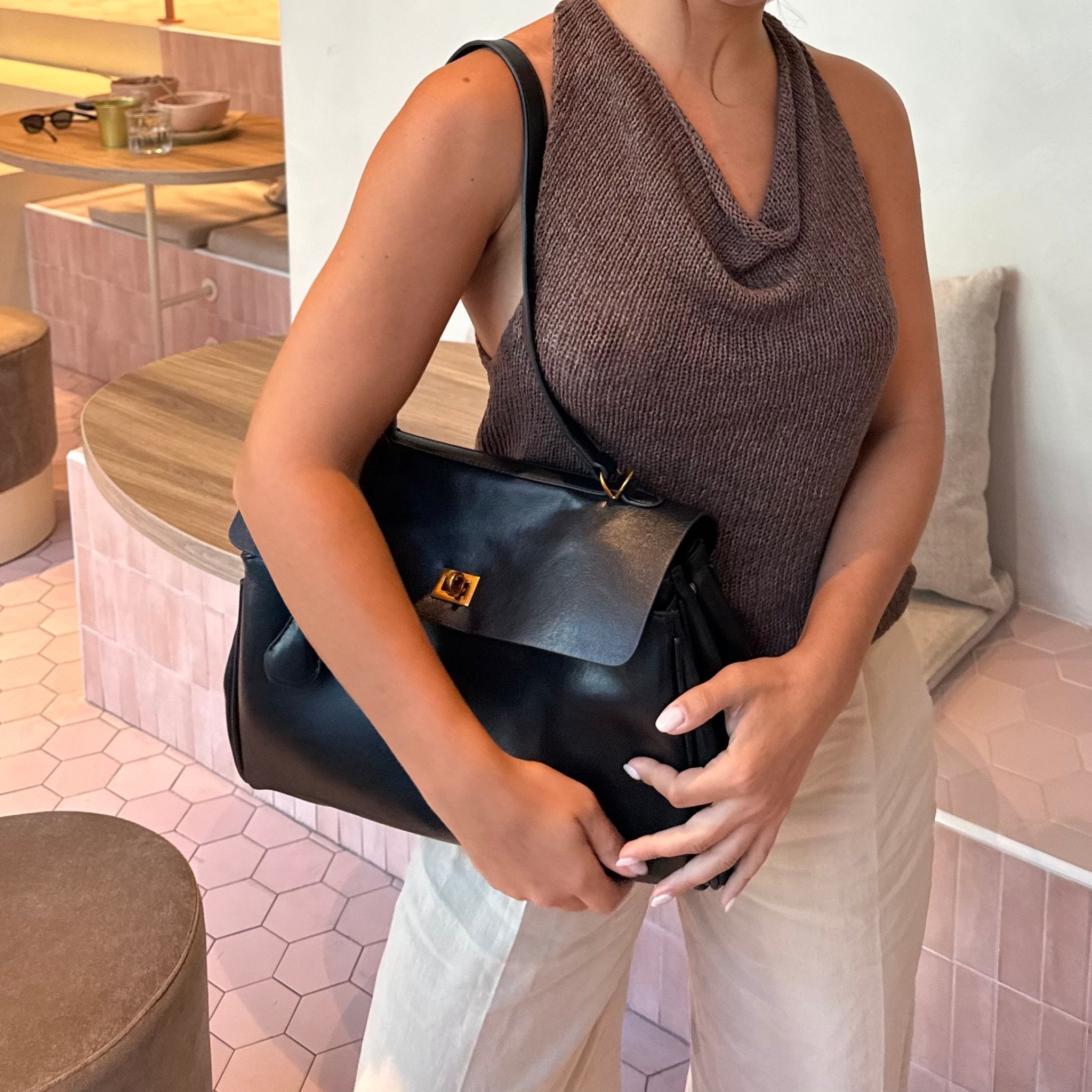 Torebka damska – zapięcie obrotowe, regulowany pasek - Arkadya Outlet - Women Bag