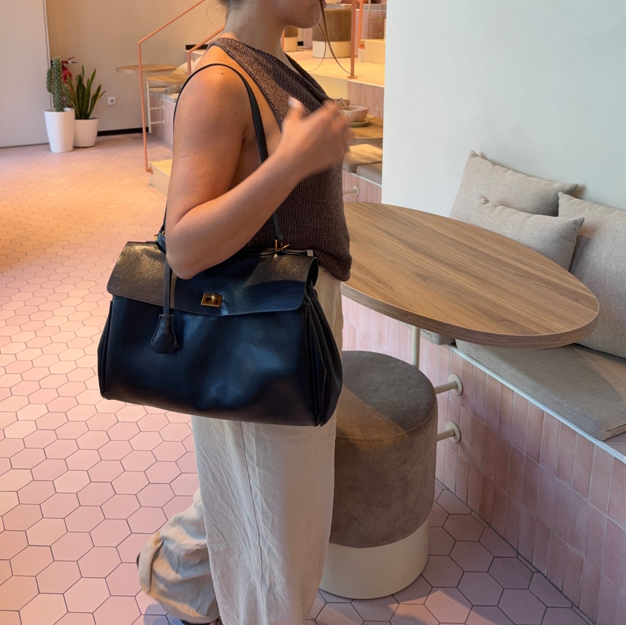 Torebka damska – zapięcie obrotowe, regulowany pasek - Arkadya Outlet - Women Bag