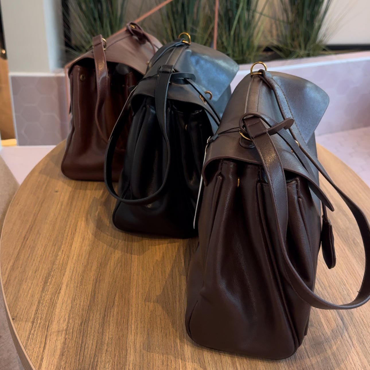 Torebka damska – zapięcie obrotowe, regulowany pasek - Arkadya Outlet - Women Bag