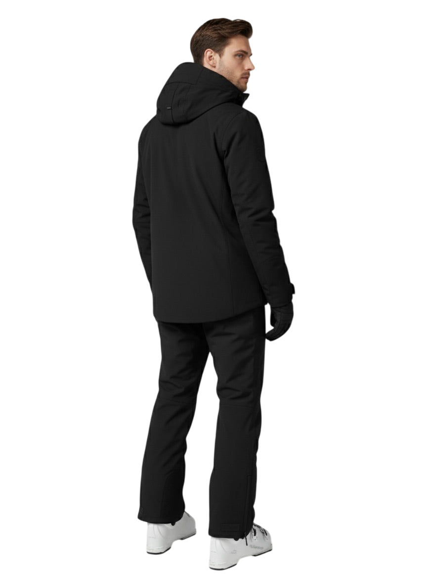 Mężczyzna odwrócony tyłem, ubrany w koszulkę Arkadya Outlet Kurtka Zewnętrzna Męska Wodoodporna Zapięcie na Zamek, czarne spodnie, czarne rękawiczki i białe trampki na białym tle.