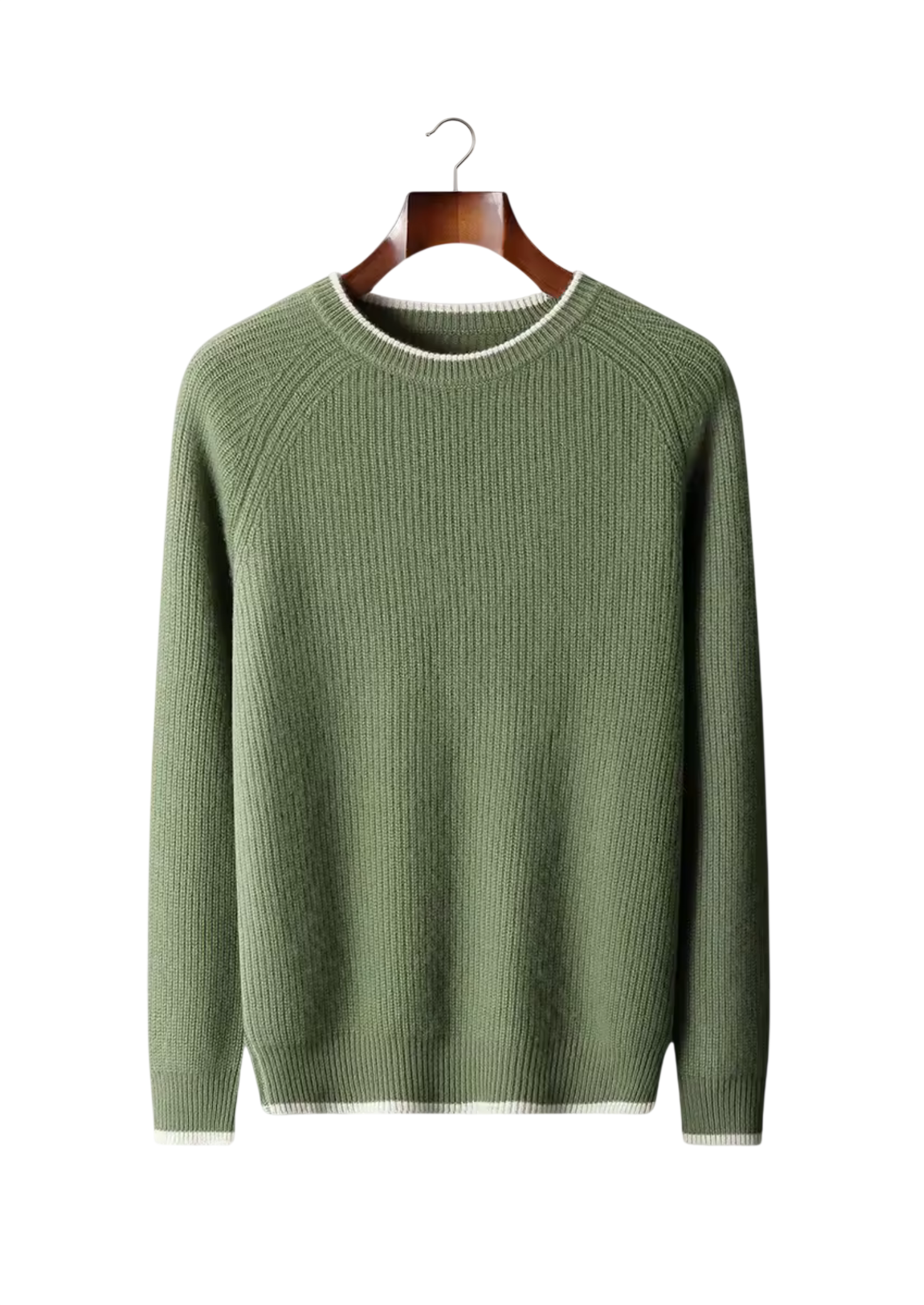 Arkadya Outlet sweter męski dekolt okrągły prążkowana dzianina, w kolorze jasnej oliwki z białymi wykończeniami i długimi rękawami, prezentowana jest na drewnianym wieszaku na białym tle.