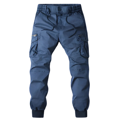 Arkadya Outlet Spodnie Cargo Męskie Kieszenie Na Zamek, z elastycznym pasem i ściągaczami, prezentowane na tle rozmytego miejskiego krajobrazu.