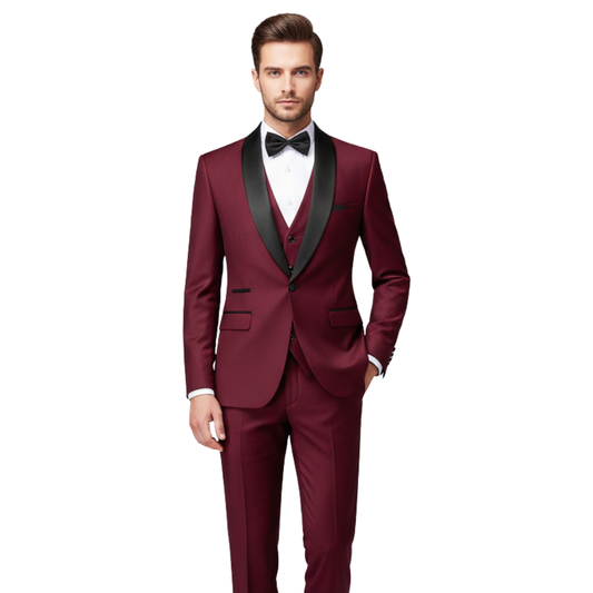 Mężczyzna w bordowym garniturze męskim z kołnierzem i kieszeniami marki Arkadya Outlet, w połączeniu z białą koszulą i czarną muszką, stoi na białym tle.