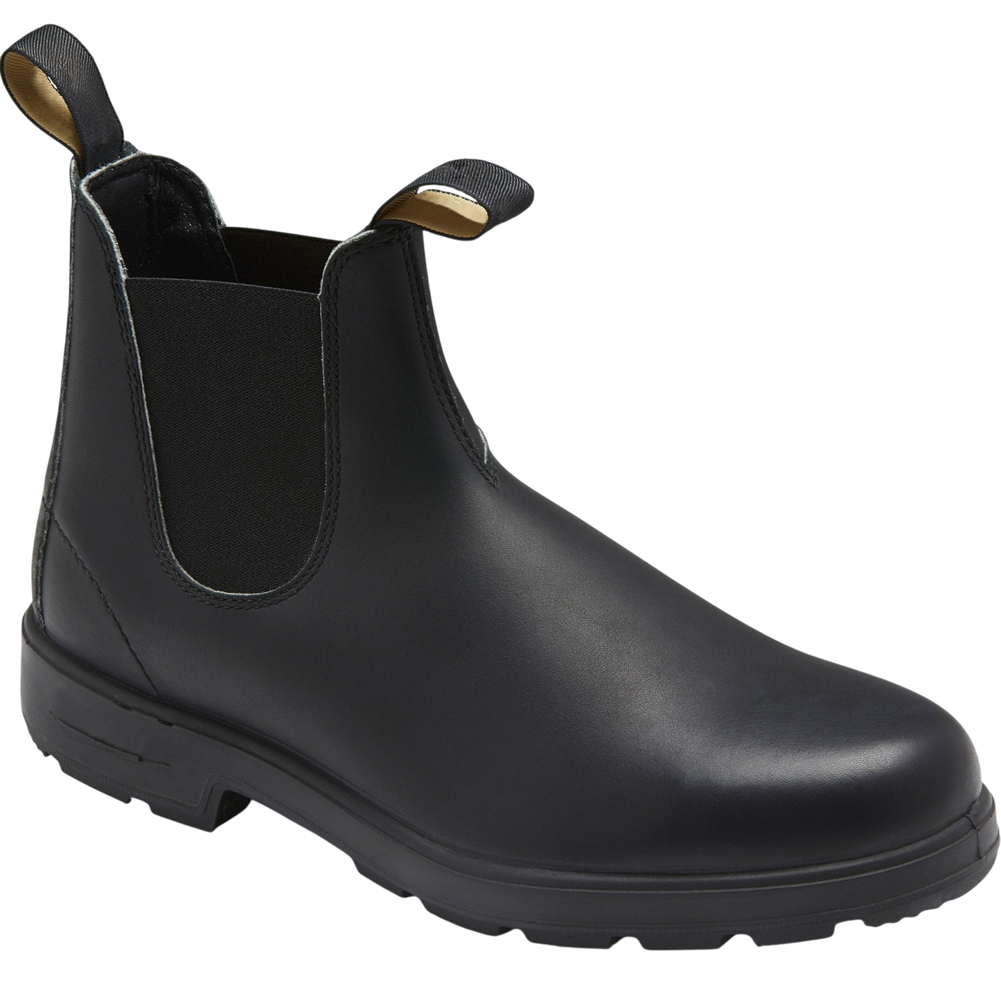 Arkadya Outlet Botki Chelsea męskie wsuwane z elastycznymi panelami do kostki to czarne skórzane botki z elastycznymi panelami bocznymi, zakładkami z przodu i z tyłu oraz wytrzymałą gumową podeszwą, pokazane na białym tle.