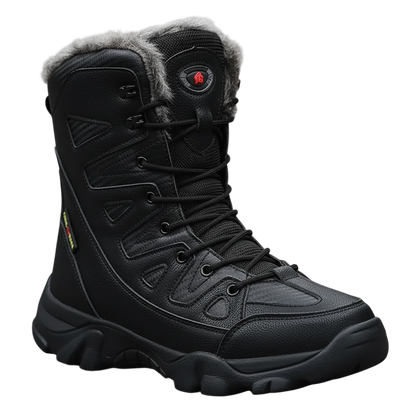 Arkadya Outlet Męskie buty zimowe wodoodporne ocieplane obuwie w kolorze czarnym z futerkiem przy kostce, ozdobnym przeszyciem i gumową, izolującą podeszwą zaprezentowane na szarej nawierzchni.