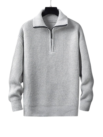 Jasnoszary męski sweter dzianinowy o luźnym kroju, kołnierz z zamkiem, miękka struktura, długi rękaw