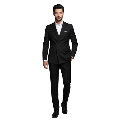 Mężczyzna z ciemnymi włosami i brodą ma na sobie koszulę Arkadya Outlet Komplet Garniturowy Męski Dwurzędowy Luźny Krój, białą koszulę i czarne buty, idąc pewnie w kierunku kamery na białym tle.