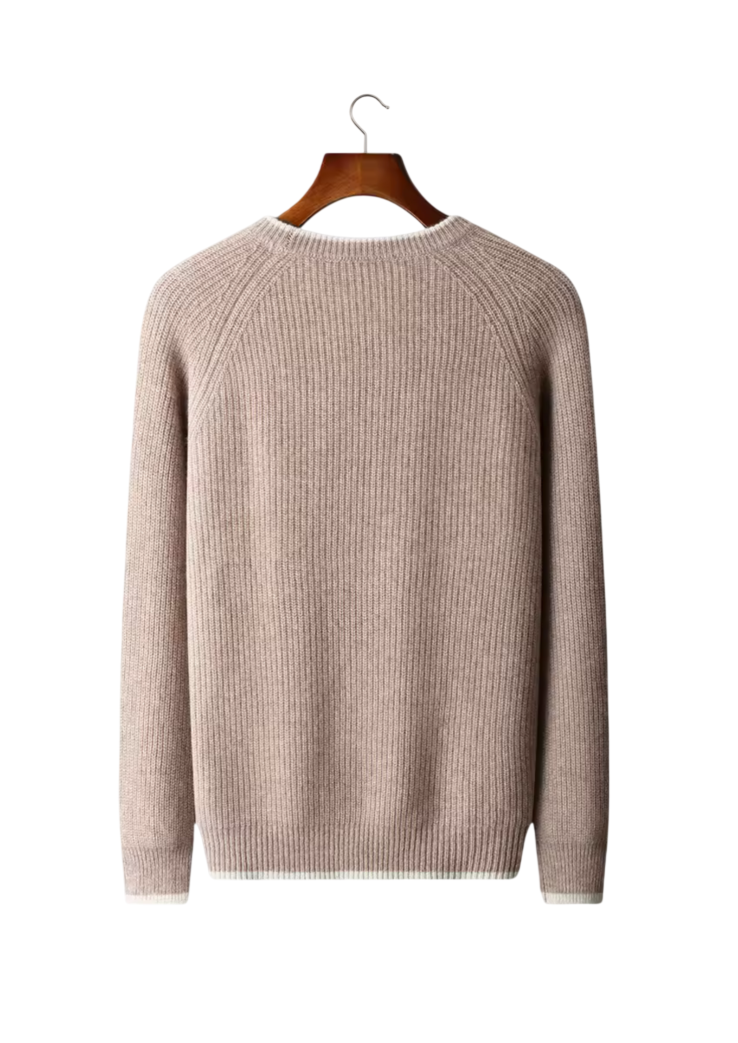 Arkadya Outlet sweter męski dekolt okrągły prążkowana dzianina standardowy krój w kolorze beżowym, z długimi rękawami i prążkowaną dzianiną, jest pokazany od tyłu na drewnianym wieszaku na białym tle.