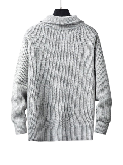 Jasnoszary męski sweter dzianinowy o luźnym kroju, kołnierz z zamkiem, miękka struktura, długi rękaw