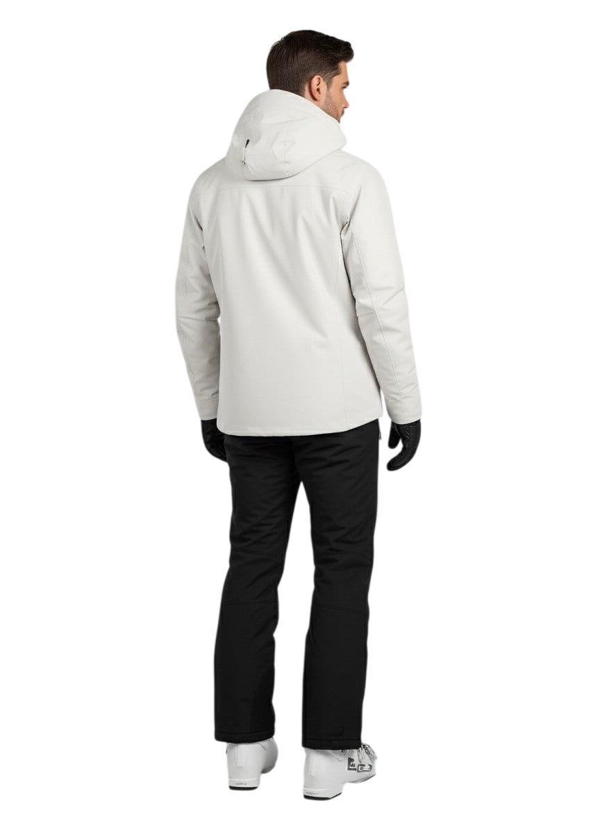 Mężczyzna w białej kurtce Arkadya Outlet Kurtka Zewnętrzna Męska Wodoodporna Zapięcie na Zamek, czarnych spodniach, rękawiczkach i białych butach stoi odwrócony tyłem, pokazując tył kurtki na białym tle.