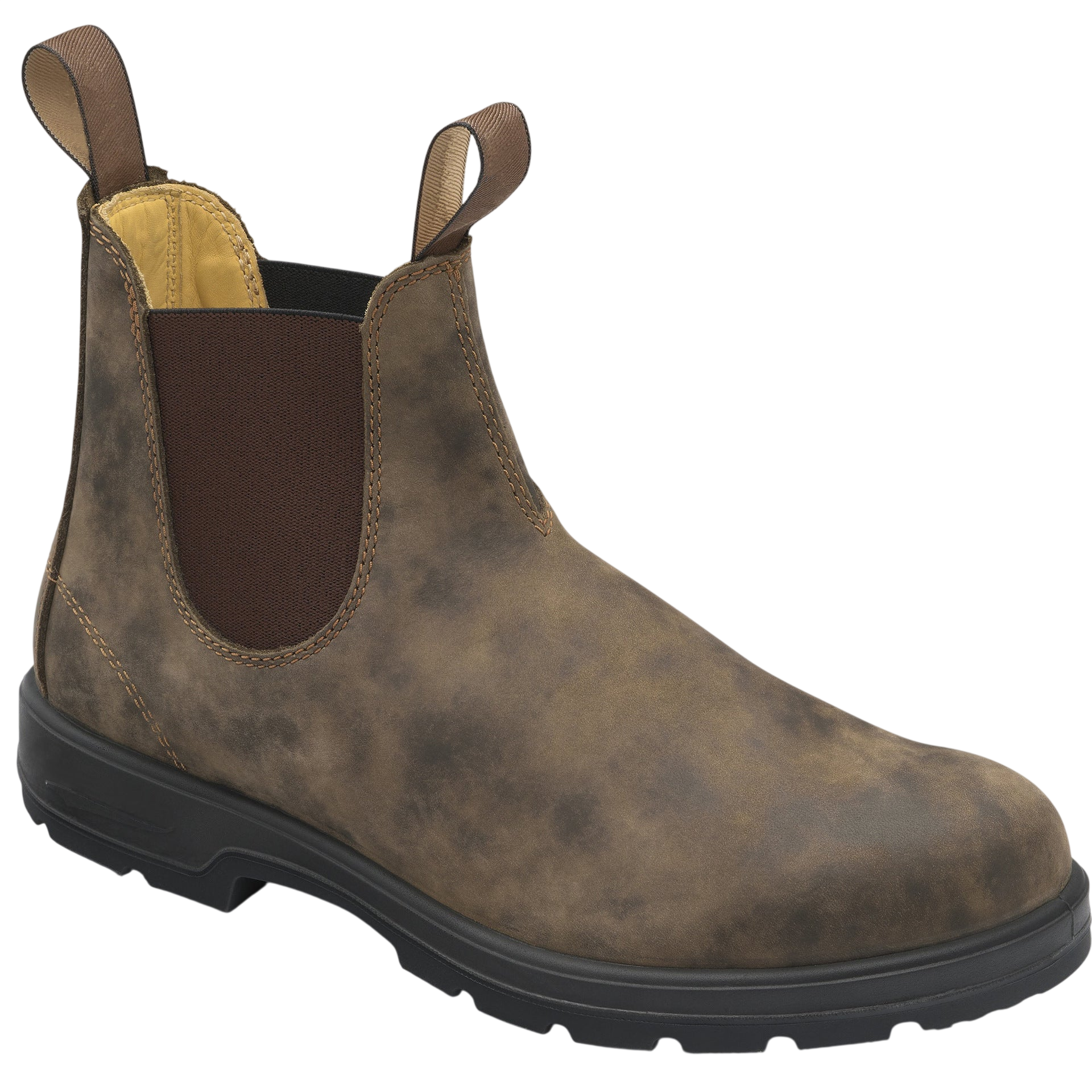 Arkadya Outlet Botki Chelsea męskie wsuwane z elastycznymi panelami do kostki w kolorze brązowym, z czarną podeszwą oraz uchwytami z przodu i z tyłu, prezentowane na białym tle.