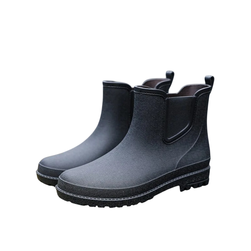 Para Arkadya Outlet Buty Chelsea męskie zimowe wsuwane antypoślizgowe w kolorze czarnym z teksturowanymi podeszwami i elastycznymi panelami bocznymi, pokazane na gładkim białym tle.