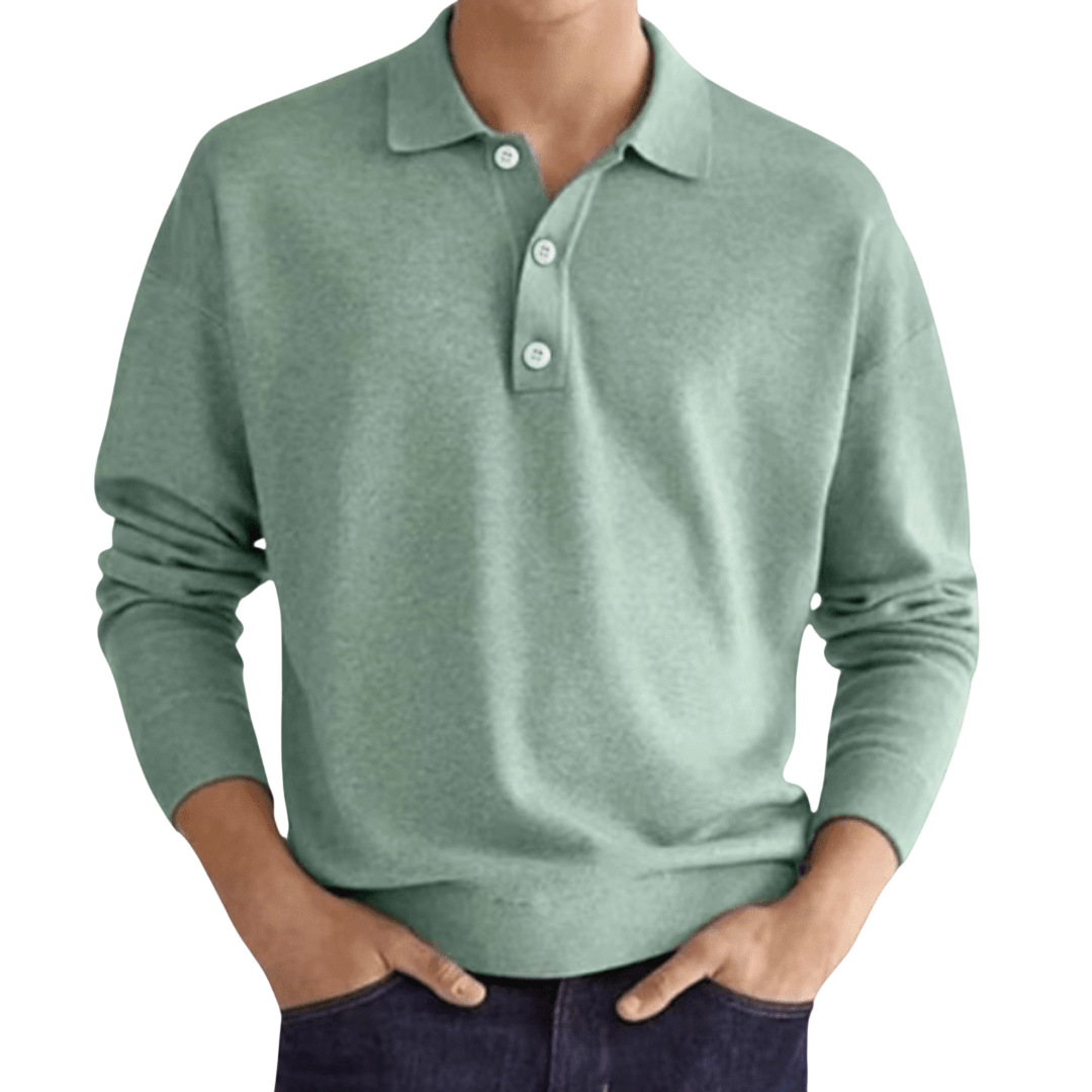 Osoba (twarz niewidoczna) nosi koszulkę polo Arkadya Outlet Koszulka męska długi rękaw półguziki kołnierz wzór w kolorze jasnozielonym z ciemnymi dżinsami, ręce w kieszeniach.