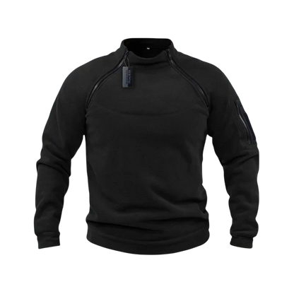 Bluza męska polarowa długi rękaw z kieszeniami marki Arkadya Outlet w kolorze czarnym, z suwakami na ramionach i ramionach, jest prezentowana na rozmytym górskim tle. Bluza pokazana jest bez widocznego użytkownika.