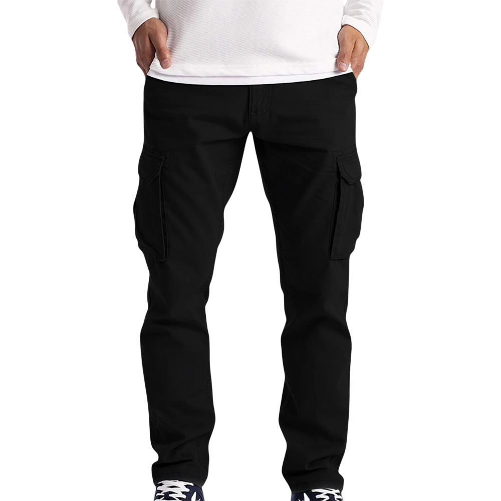 Mężczyzna ma na sobie Arkadya Outlet Spodnie cargo męskie luźny krój z kieszeniami na dzień codzienny, białą koszulę z długim rękawem i czarno-białe trampki, stojąc na białym tle.