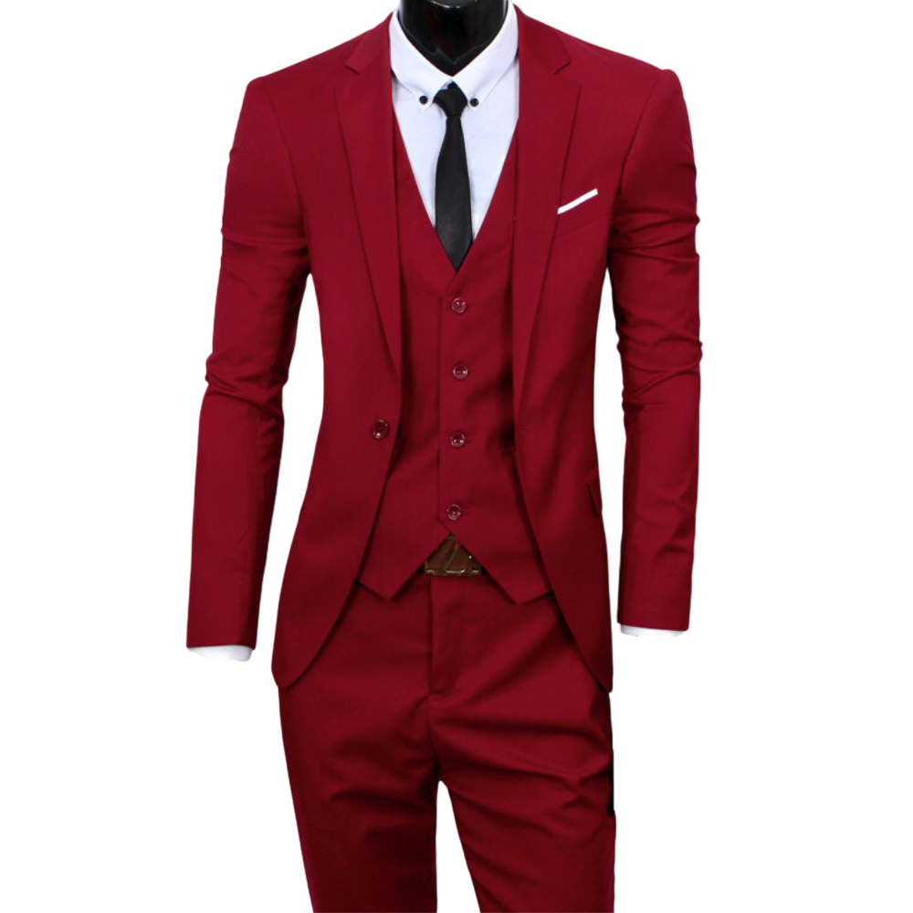 Manekin bez głowy nosi garnitur Arkadya Outlet trzyczęściowy męski dwurzędowe zapięcie kieszeni w kolorze czerwonym, w połączeniu z białą koszulą, czarnym krawatem i brązowym paskiem, na jednolitym jasnym tle.