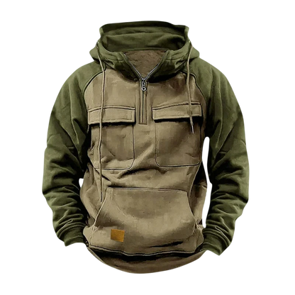 Arkadya Outlet Męska Bluza to bluza z kapturem w kolorze khaki i oliwkowej zieleni, z przednimi kieszeniami na piersi, częściowym zamkiem błyskawicznym i długimi rękawami, przedstawiona na jednolitym szarym tle.