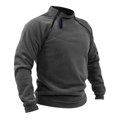 Bezimienny manekin prezentuje Arkadya Outlet Bluza męska polarowa długi rękaw z kieszeniami, ciemnoszary polar z półzapinanym kołnierzem, na jasnym gradientowym tle.