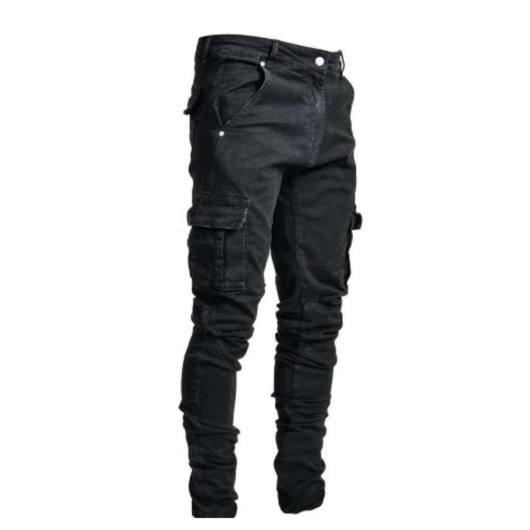 Czarne, wąskie spodnie męskie krój cargo Spodnie codzienne kieszeniowe marki Arkadya Outlet, wyposażone w liczne kieszenie, w tym boczne kieszenie cargo - idealne do noszenia na co dzień.