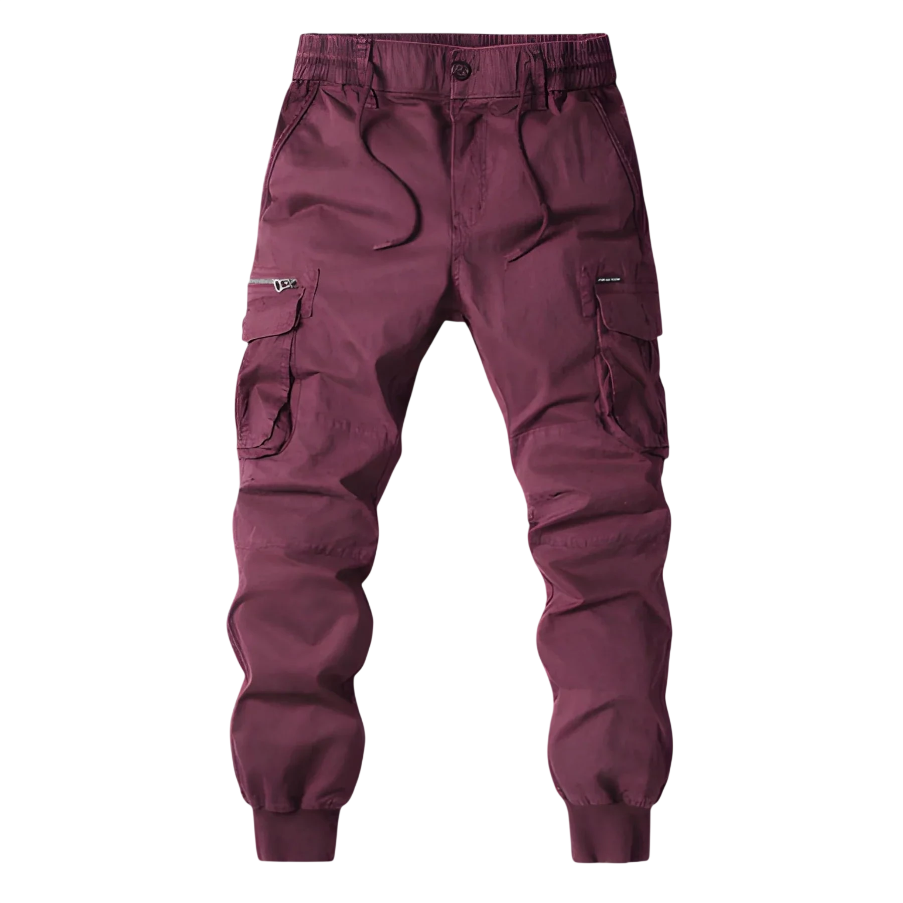 Arkadya Outlet Spodnie Cargo Męskie Kieszenie Na Zamek - bordowe joggery z elastycznym pasem, sznurkiem ściągającym, kieszeniami zapinanymi na zamek i mankietami na kostkach, pokazane na rozmytym tle miasta.