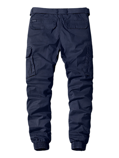 Arkadya Outlet Męskie Spodnie joggery w kolorze granatowym z elastycznym pasem i mankietami, wieloma kieszeniami, w tym tylnymi i bocznymi kieszeniami cargo, pokazane od tyłu na neutralnym tle.