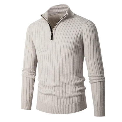 Jasnobeżowy męski sweter dzianinowy o prążkowanej strukturze, kołnierz zapinany na zamek 1/4, długi rękaw